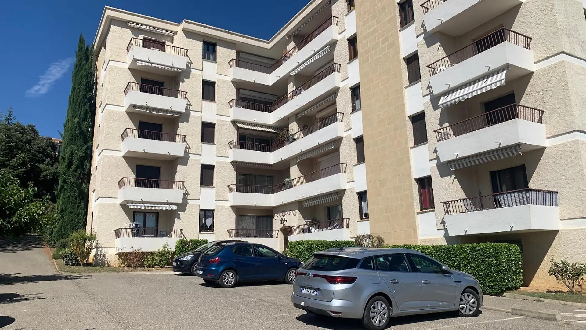 Apartment Charmant Studio Au Cezanne Greoux-les-Bains France